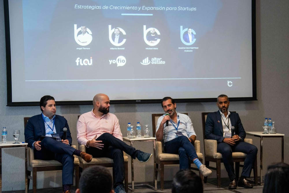 Fundadores de startups compartiendo aprendizajes en Boostcamp